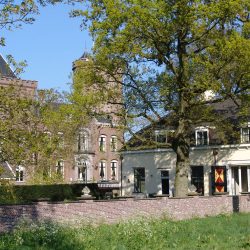 Koetshuis dicht bij Kasteel